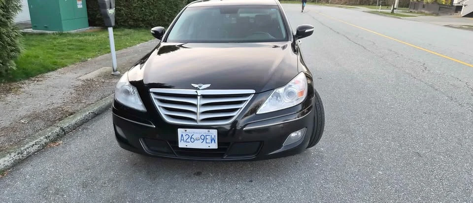 2010 Hyundai Genesis - Image 6 of 11