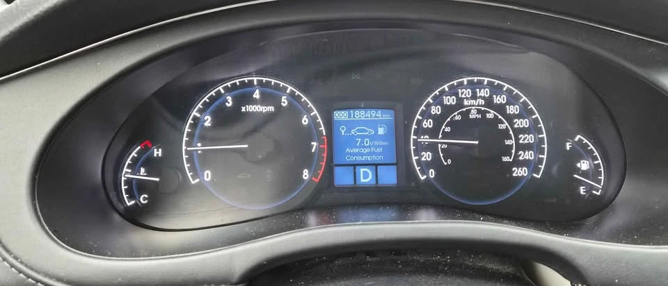2010 Hyundai Genesis - Image 5 of 11