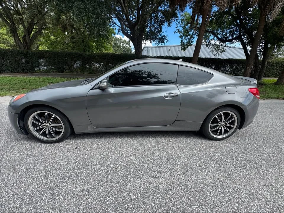 2010 Hyundai Genesis Coupe - Image 2 of 4