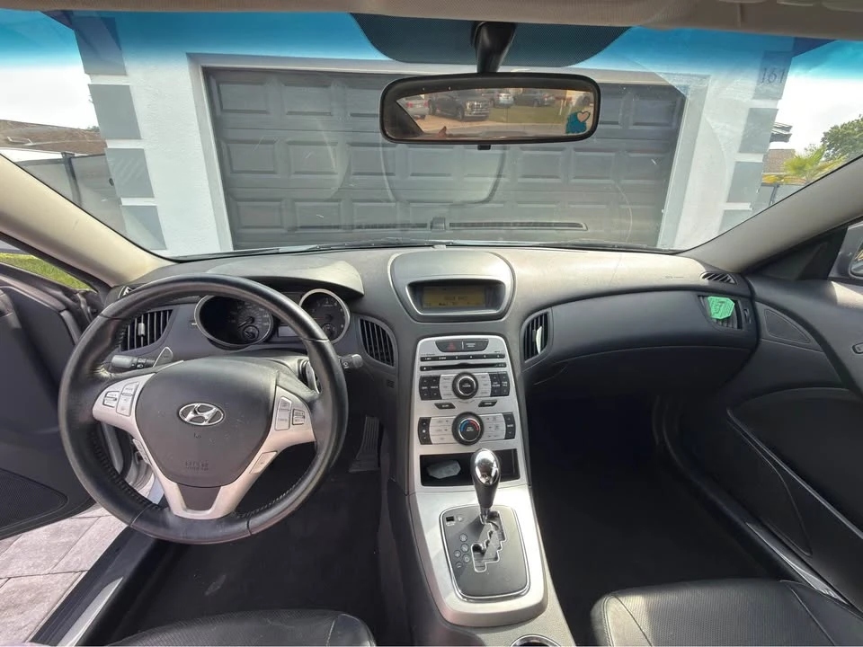 2010 Genesis - Image 5 of 10