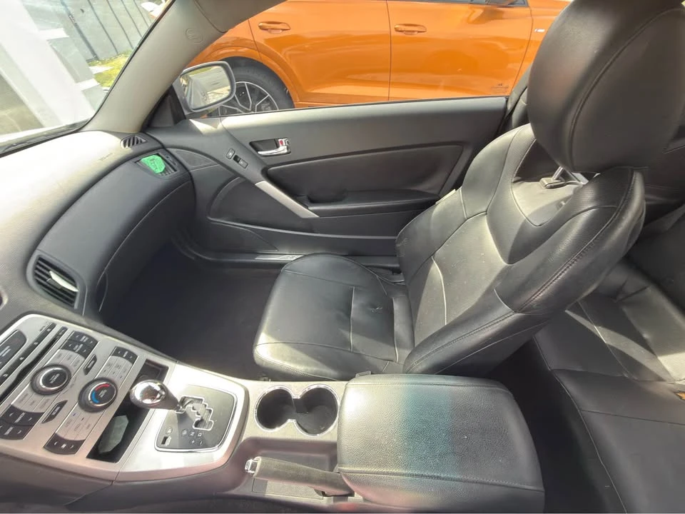 2010 Genesis - Image 6 of 10