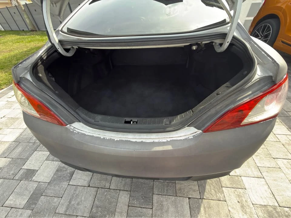 2010 Genesis - Image 8 of 10