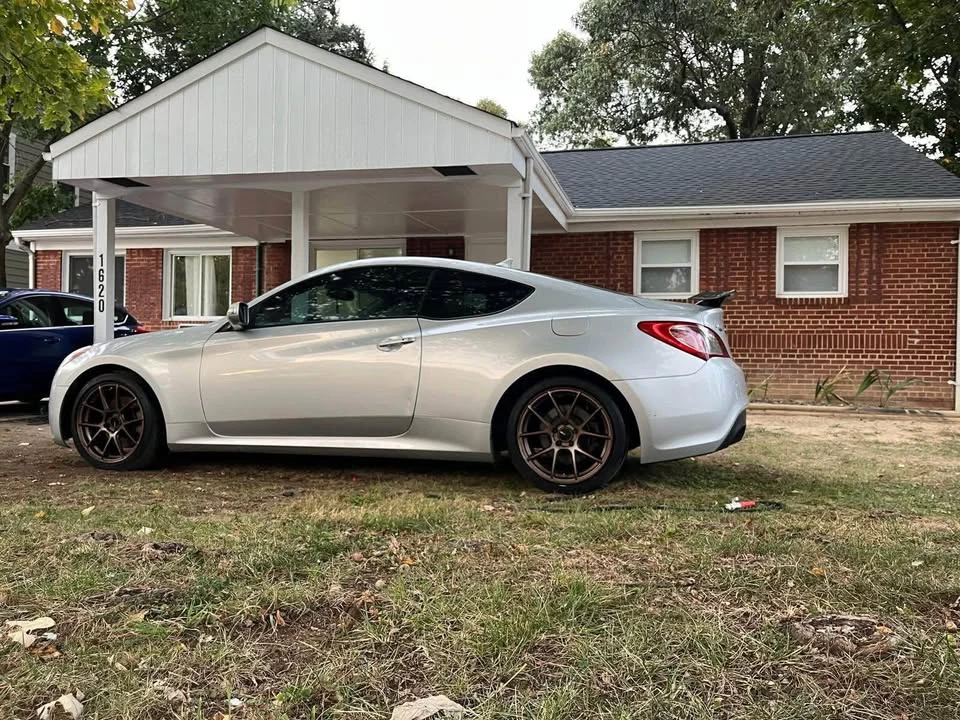 2010 Genesis - Image 3 of 6