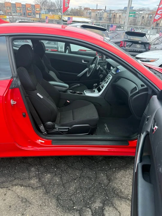 2010 Genesis - Image 7 of 17