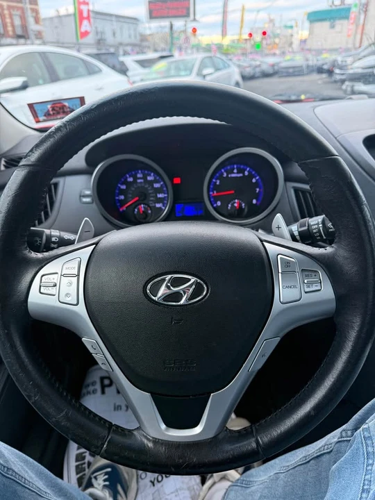 2010 Genesis - Image 11 of 17