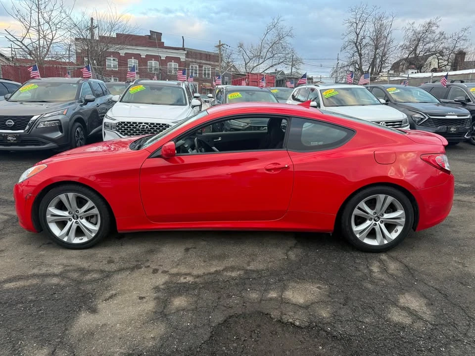 2010 Genesis - Image 4 of 17