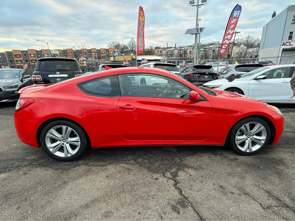 2010 Genesis - Image 5 of 17