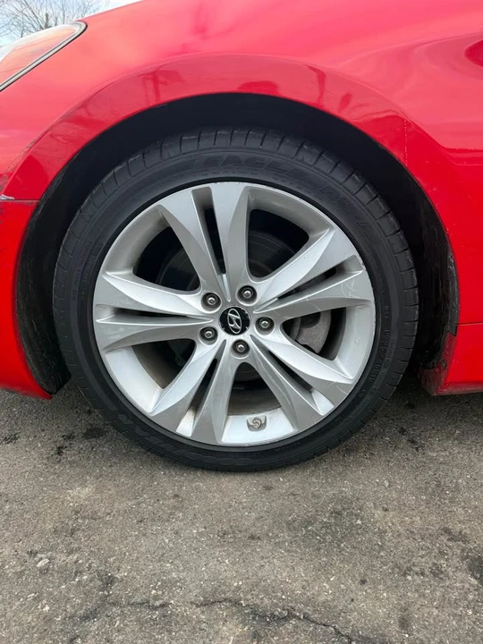 2010 Genesis - Image 15 of 17