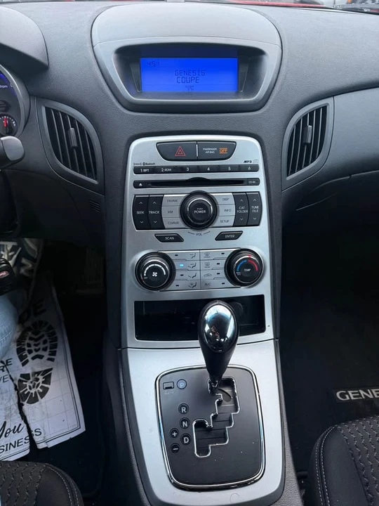 2010 Genesis - Image 13 of 17