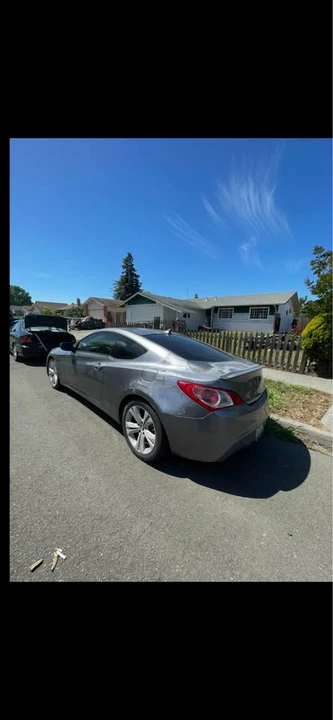 2010 Hyundai Genesis - Image 3 of 8