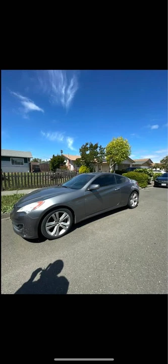 2010 Hyundai Genesis - Image 2 of 8