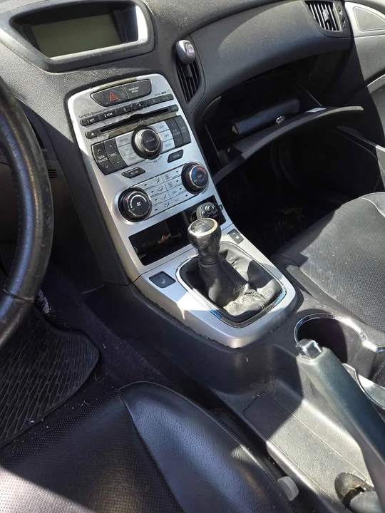 2010 Hyundai Genesis - Image 11 of 12