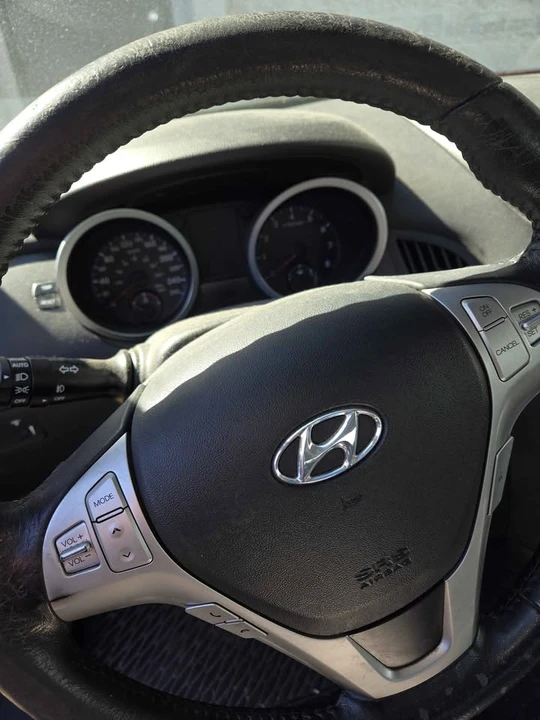 2010 Hyundai Genesis - Image 12 of 12