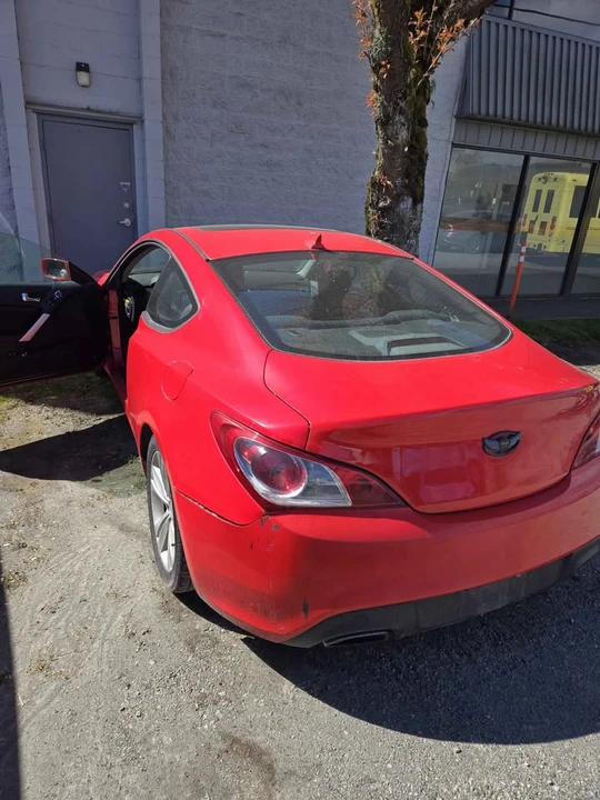 2010 Hyundai Genesis - Image 7 of 12