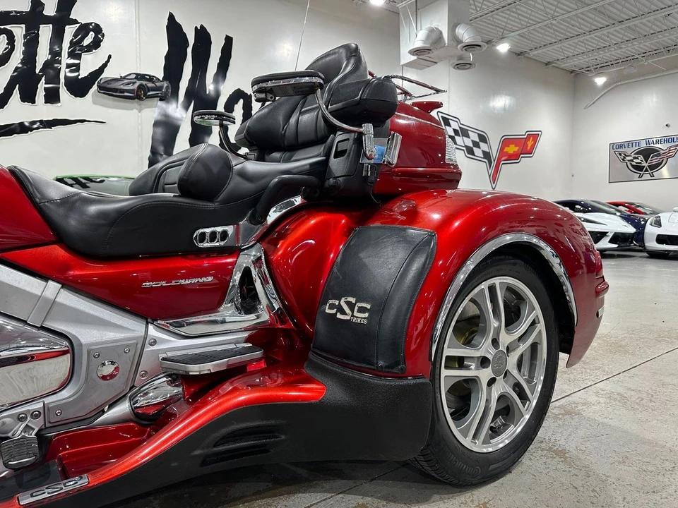 2010 Honda Gold Wing - Image 10 of 21