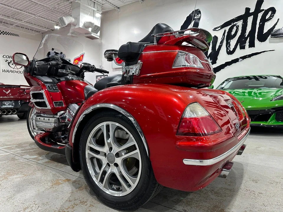 2010 Honda Gold Wing - Image 5 of 21