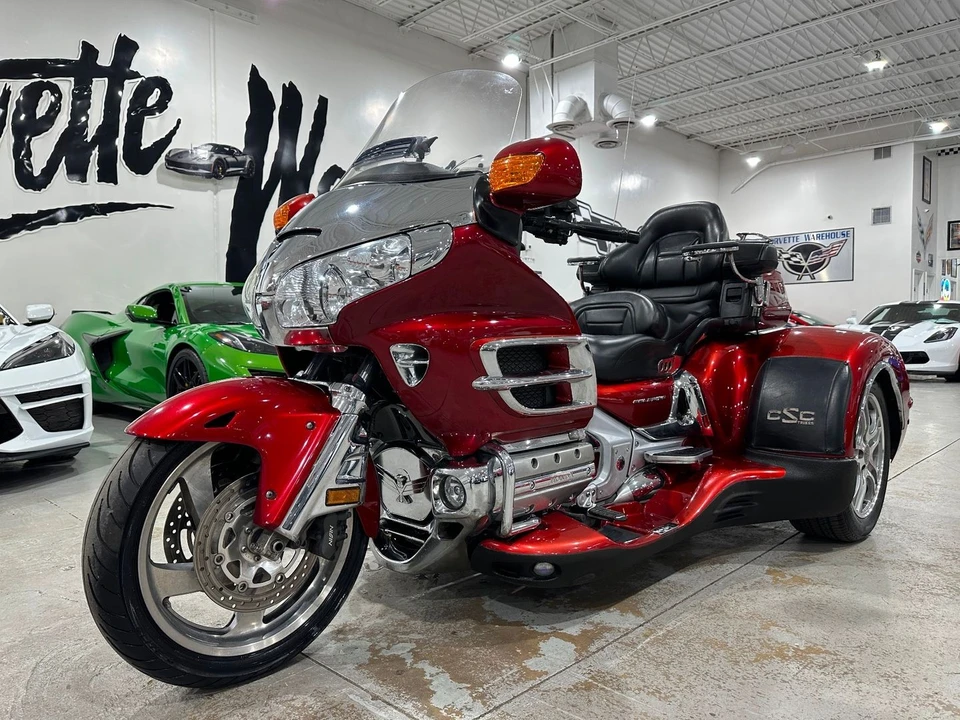 2010 Honda Gold Wing - Image 13 of 21