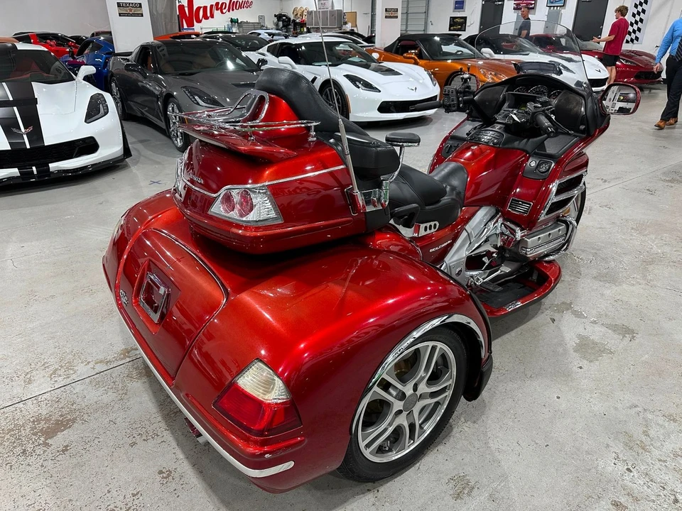2010 Honda Gold Wing - Image 6 of 21