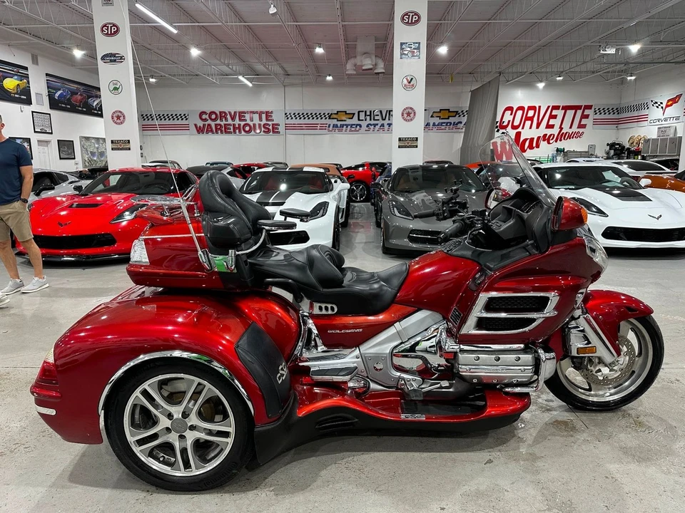 2010 Honda Gold Wing - Image 7 of 21
