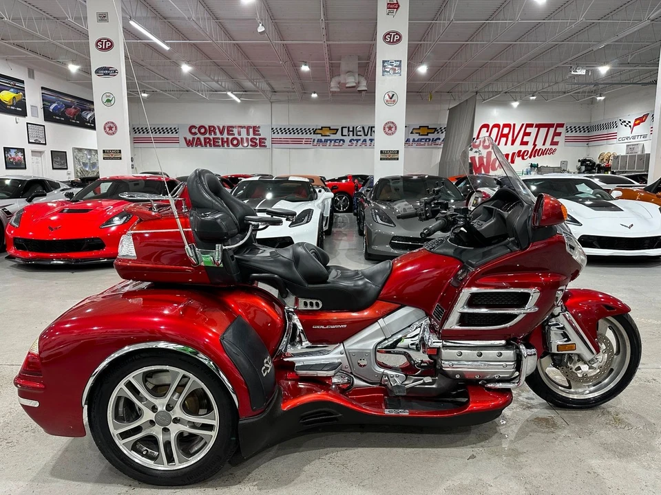 2010 Honda Gold Wing - Image 18 of 21