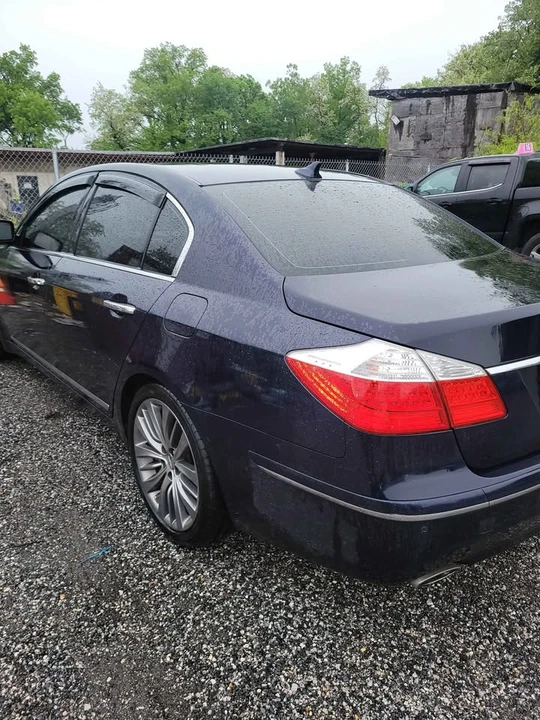 2010 Hyundai Genesis - Image 3 of 8