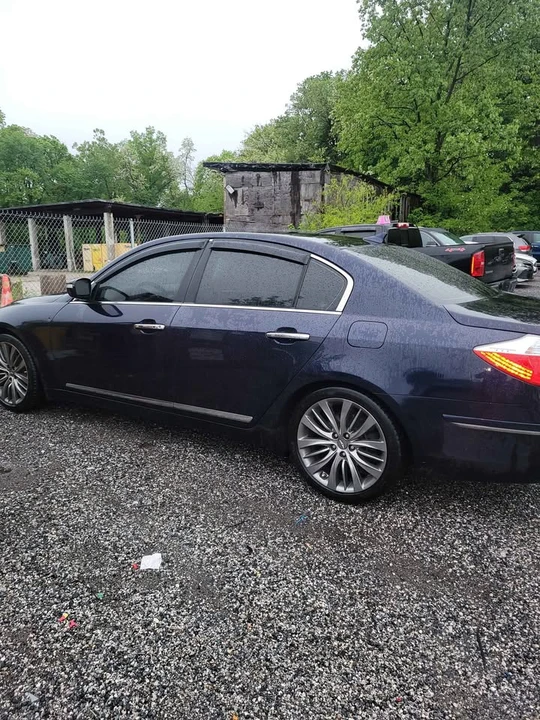 2010 Hyundai Genesis - Image 2 of 8