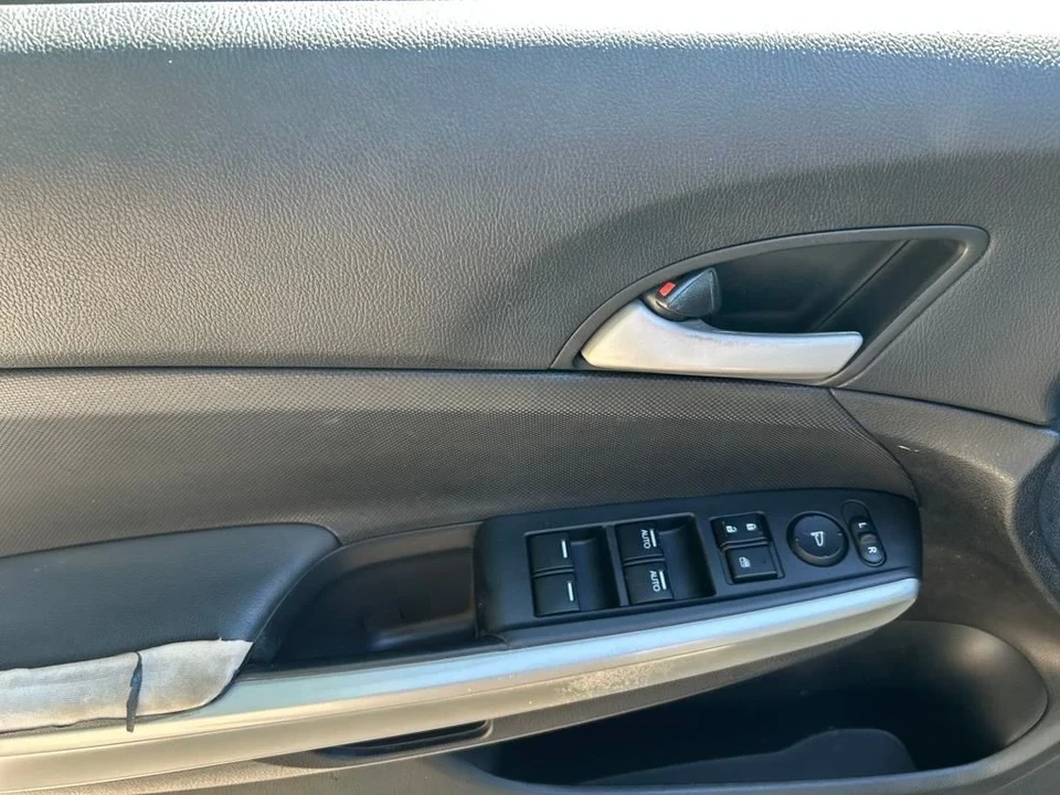 2010 Honda Accord 8th Gen - Image 4 of 12