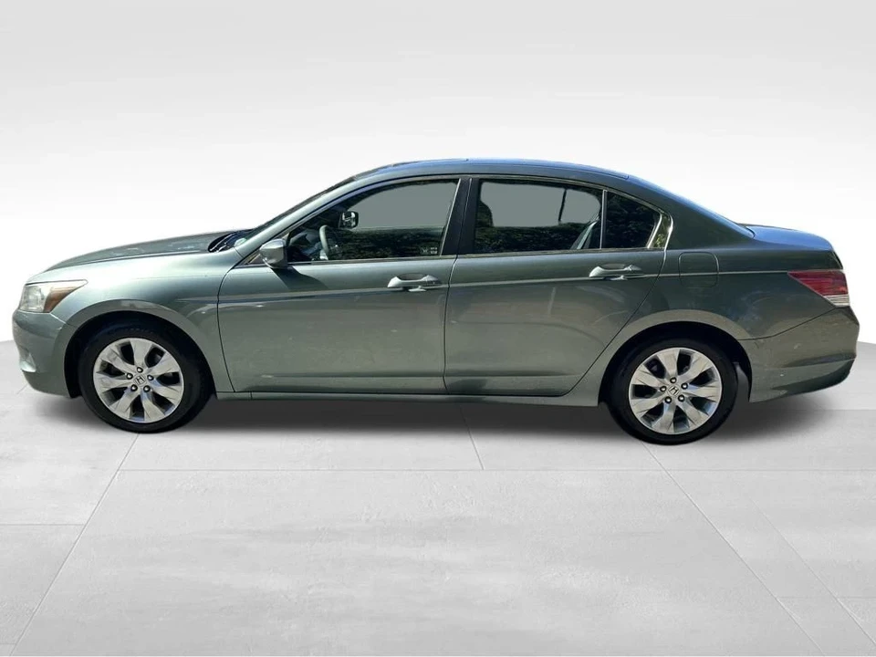 2010 Honda Accord 8th Gen - Image 2 of 12