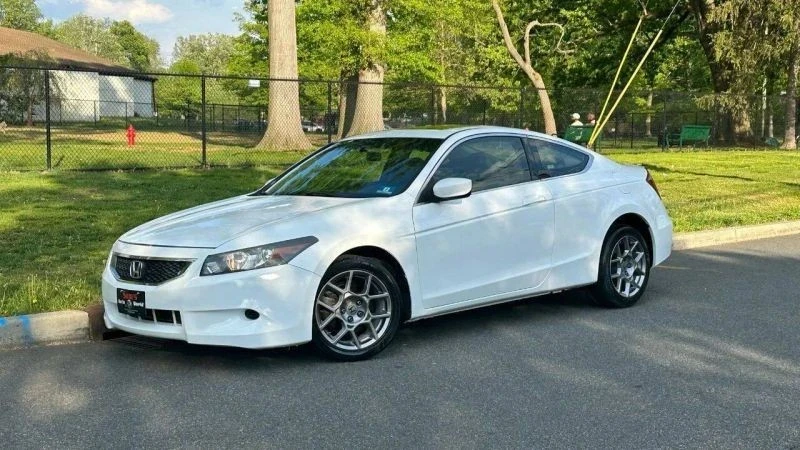 2010 Honda Accord 8th Gen - Image 2 of 12