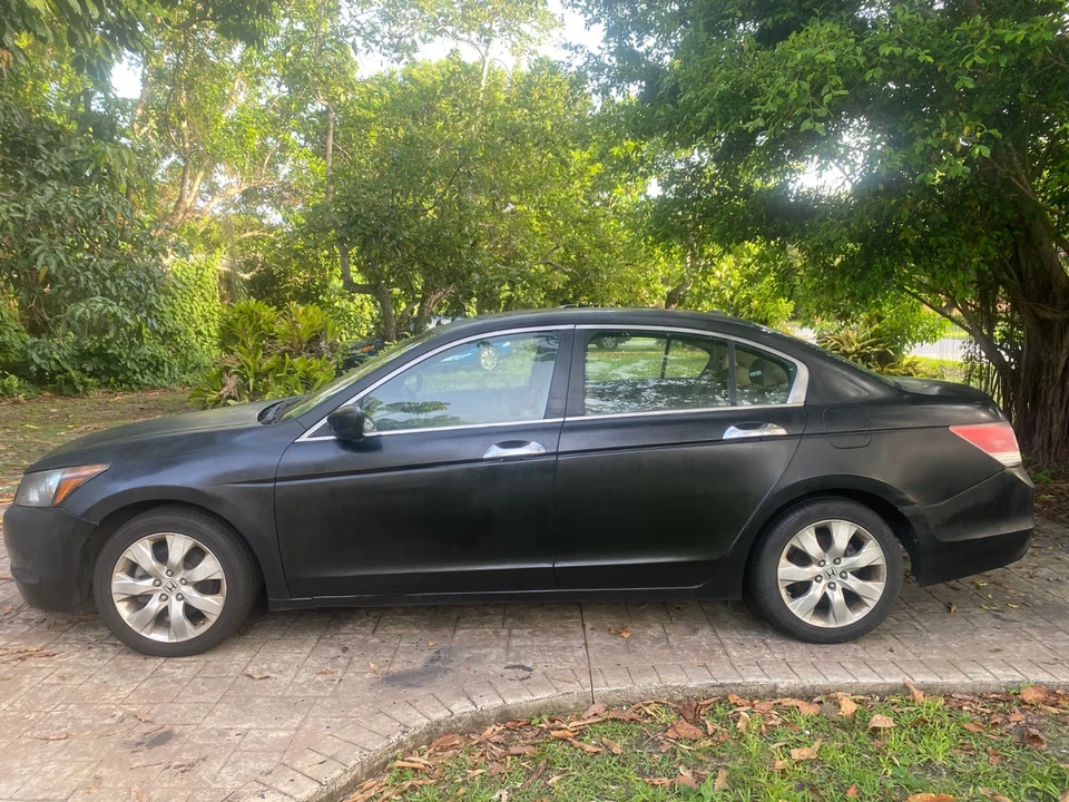 2010 Honda Accord 8th Gen - Image 2 of 16