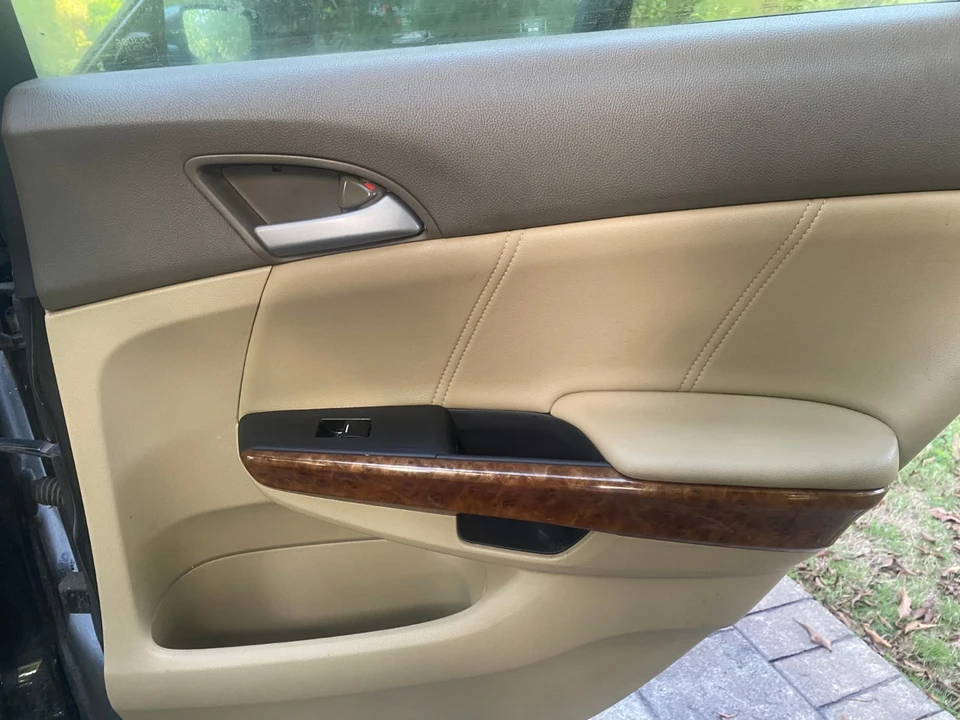 2010 Honda Accord 8th Gen - Image 8 of 16