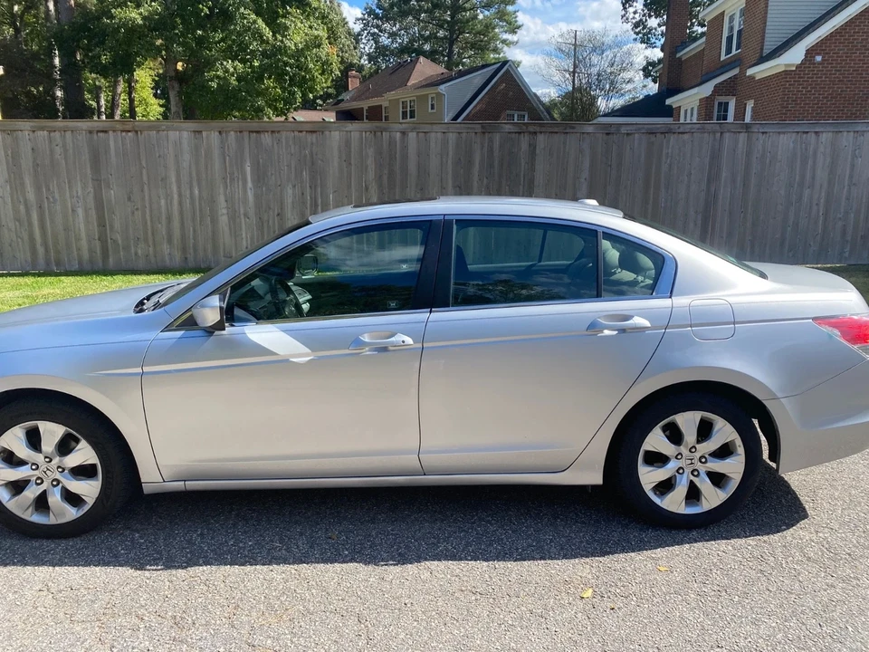 2010 Honda Accord 8th Gen - Image 2 of 9