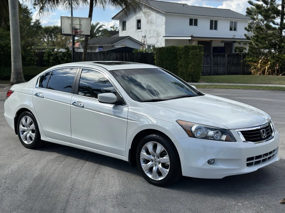 2010 Honda Accord 8th Gen - Image 17 of 21