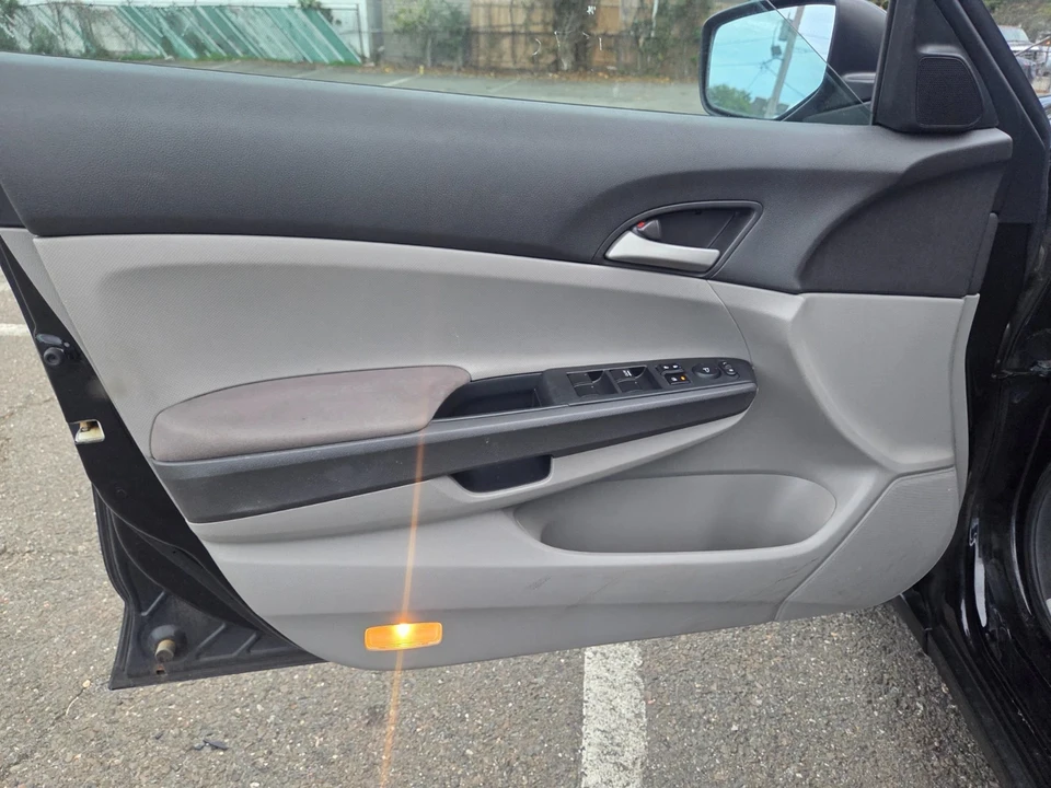 2010 Honda Accord 8th Gen - Image 17 of 21