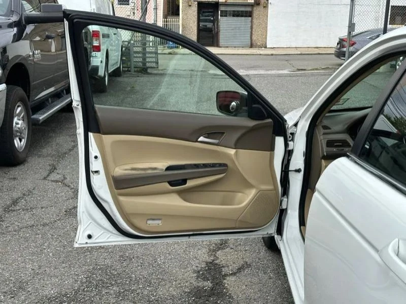 2010 Honda Accord 8th Gen - Image 9 of 12