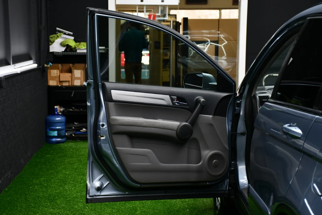 2010 Honda CR-V 3rd Gen - Image 13 of 21