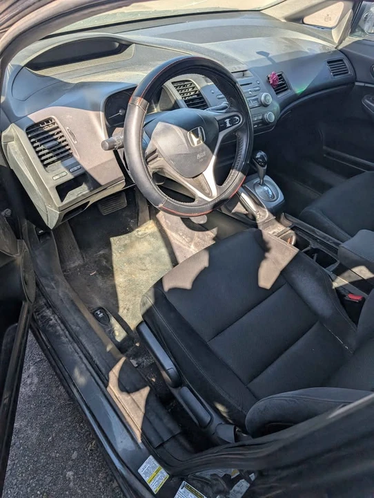 2010 Honda Civic 8th Gen - Image 3 of 4