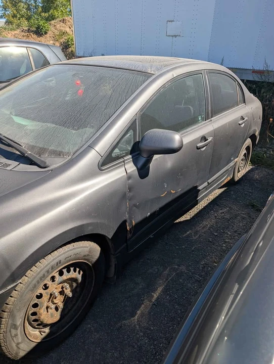 2010 Honda Civic 8th Gen - Image 2 of 4