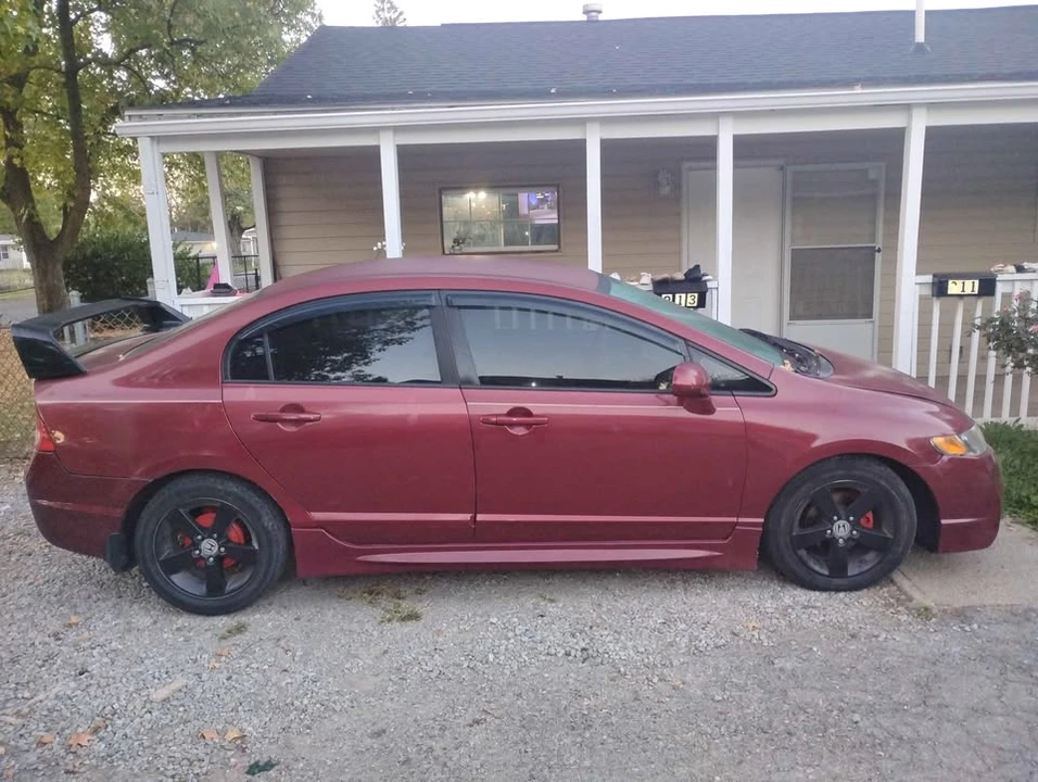 2010 Honda Civic 8th Gen - Image 2 of 2
