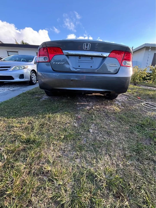 2010 Honda Civic 8th Gen - Image 3 of 6