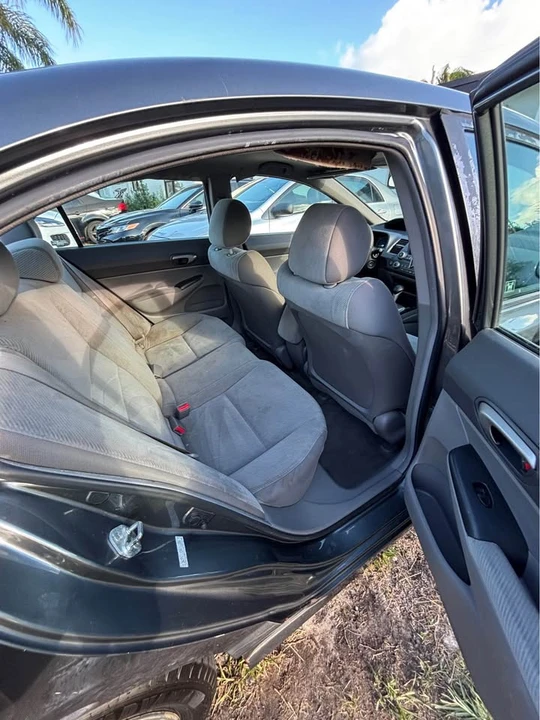 2010 Honda Civic 8th Gen - Image 5 of 6