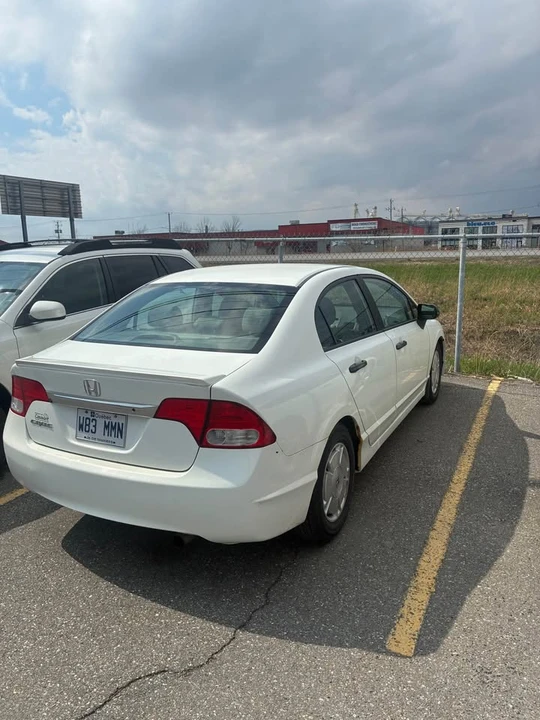 2010 Honda Civic 8th Gen - Image 3 of 7