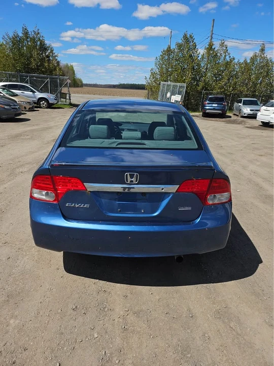2010 Honda Civic 8th Gen - Image 3 of 9
