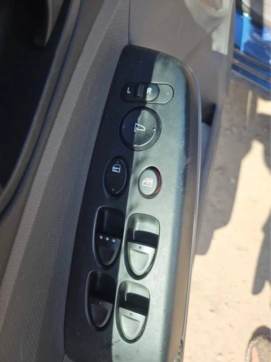 2010 Honda Civic 8th Gen - Image 9 of 9