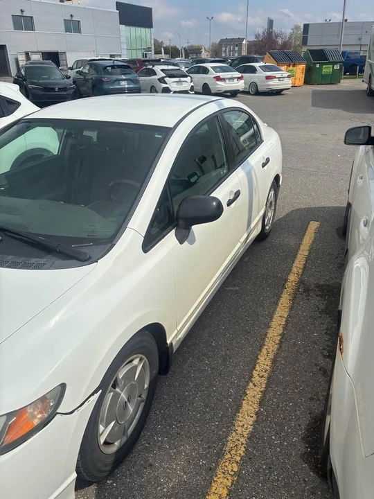 2010 Honda Civic 8th Gen - Image 2 of 7