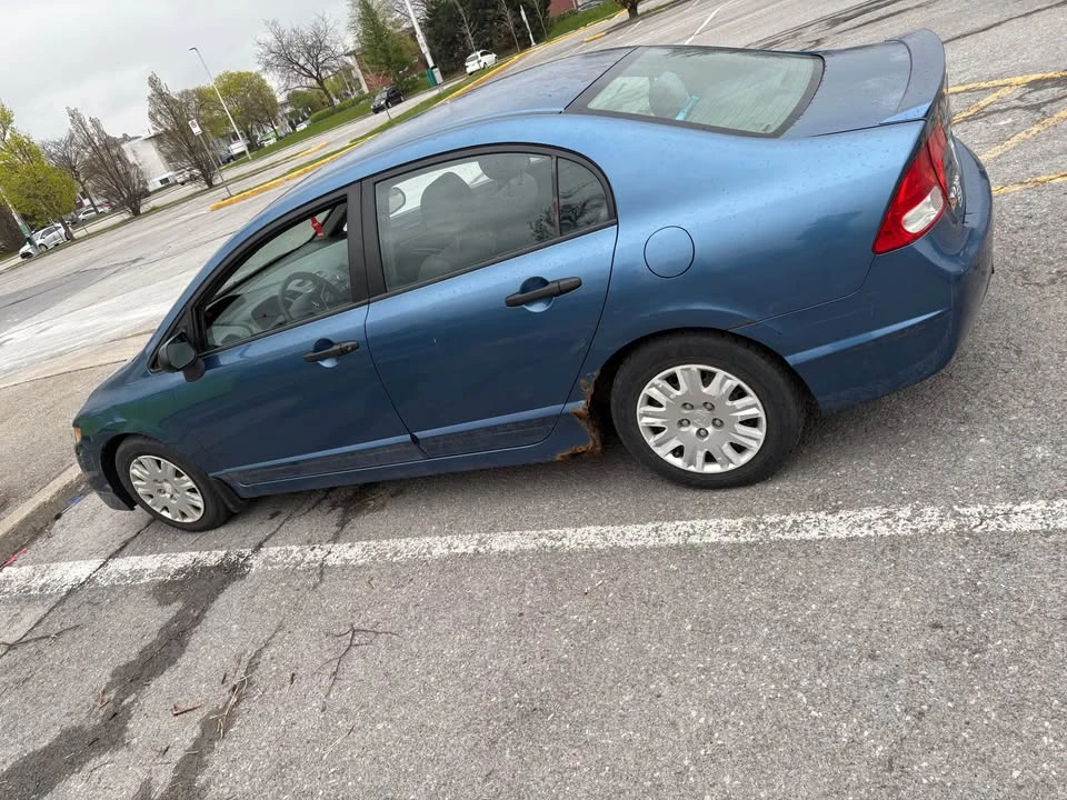 2010 Honda Civic 8th Gen - Image 2 of 7