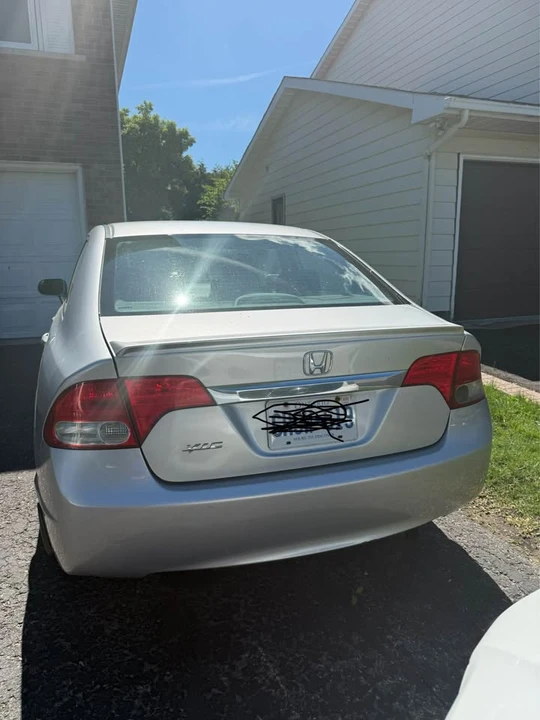 2010 Honda Civic 8th Gen - Image 2 of 10