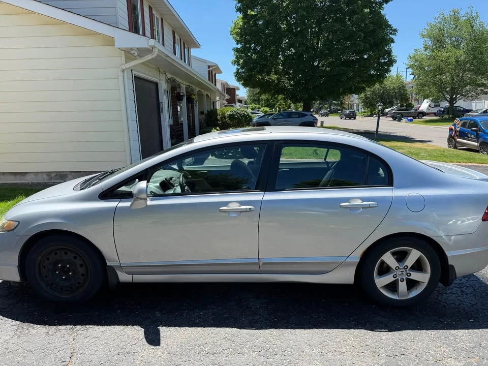 2010 Honda Civic 8th Gen - Image 5 of 10