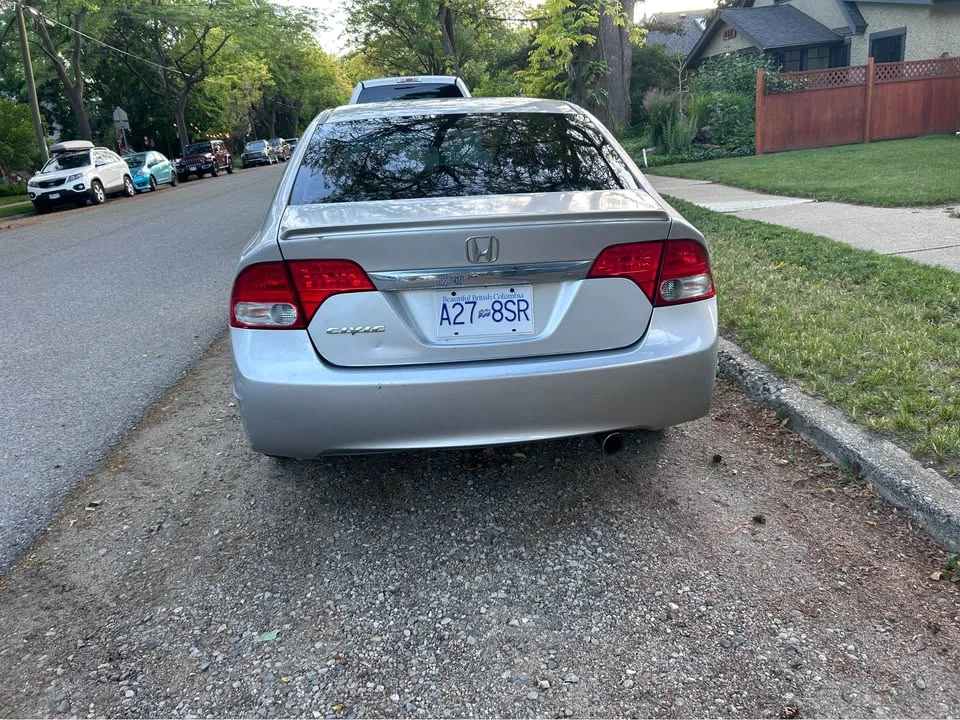 2010 Honda Civic 8th Gen - Image 2 of 11