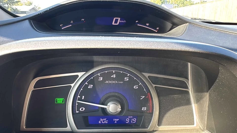 2010 Honda Civic 8th Gen - Image 3 of 11